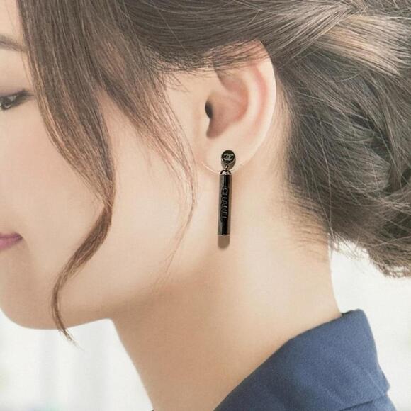 CHANEL Earrings - Picture 9 of 10